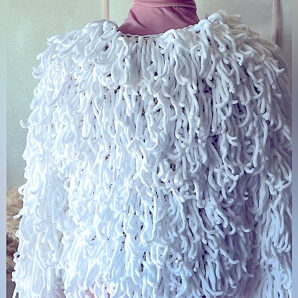Furry Fringe|White Cardigan - Picture 3 of 7